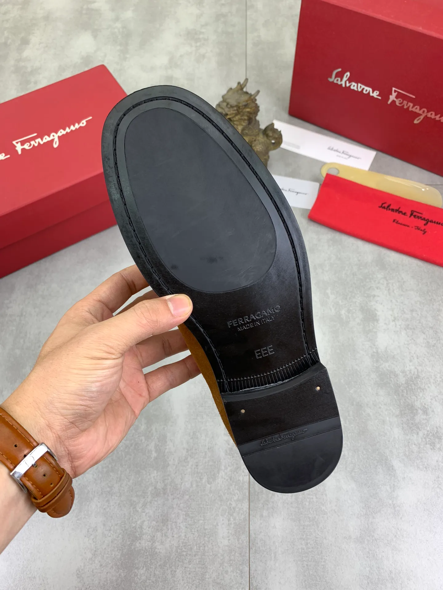 Men's Men's Shoes 💰P460💰[New Style] Water-dyed Niuli 🆘[Salvatore Ferragamo] Ferragamo's latest casual business leather shoes for men! Available at counters simultaneously! The fabric is made of specially imported original calfskin, the lining is made of imported water-dyed cowhide, and the original combination outsole is absolutely luxurious and leads the fashion trend. Matching code: 38-45; black or blue optional